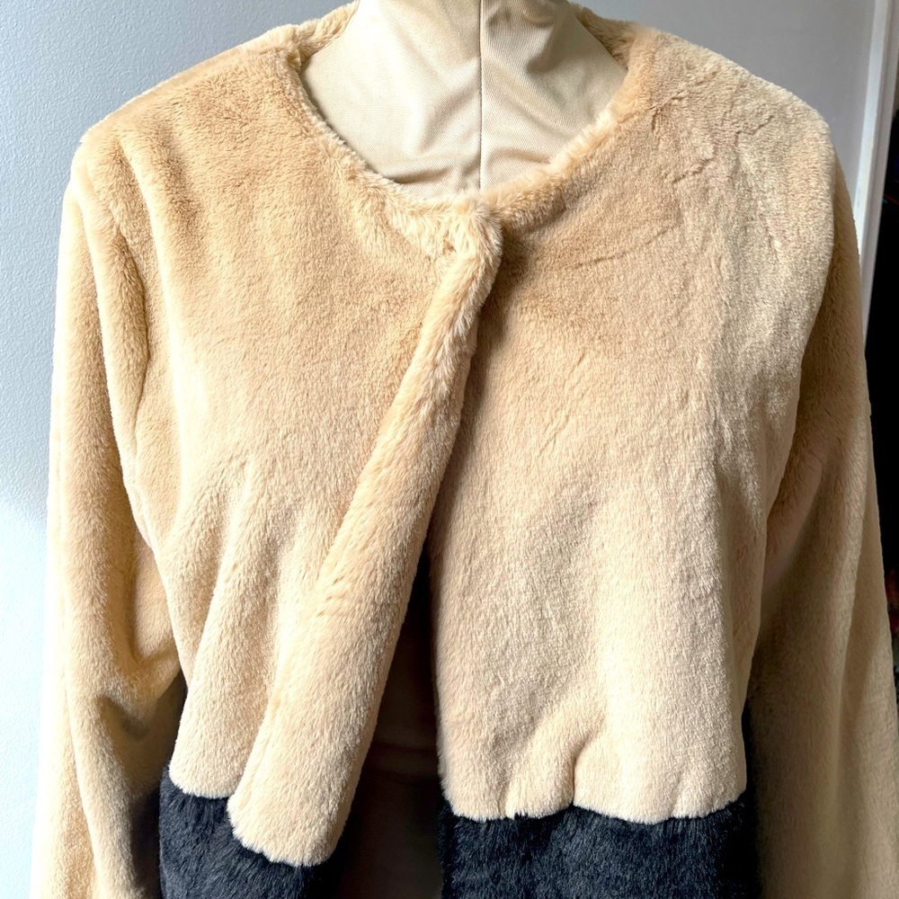 Beautiful and SOFT Black and Tan Faux Fur Jacket NWOT - Picture 2 of 5